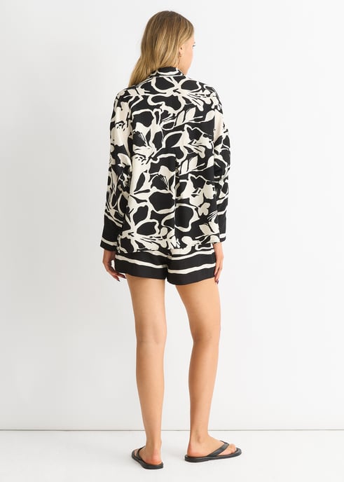 Mono Border Print Viskose Shirt in Übergröße - Image 2