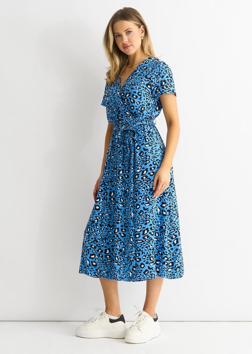 Kurzärmeliges Midikleid mit Tiermuster und Wickeloptik - Image 1