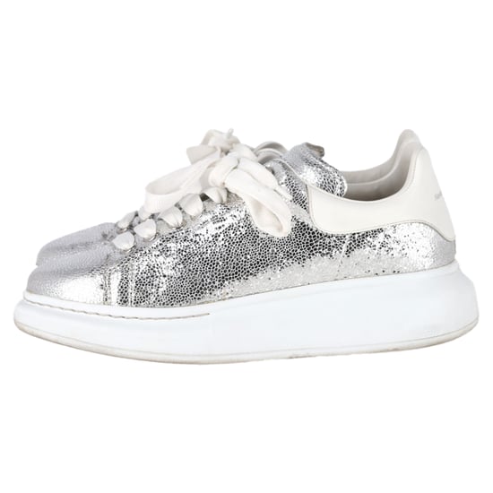 Alexander McQueen Oversized-Sneaker aus metallisch silbernem Leder - Image 5