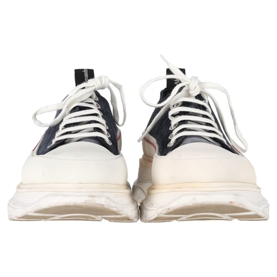 Alexander McQueen Tread Slick Sneakers aus schwarzem Wildleder - Image 2