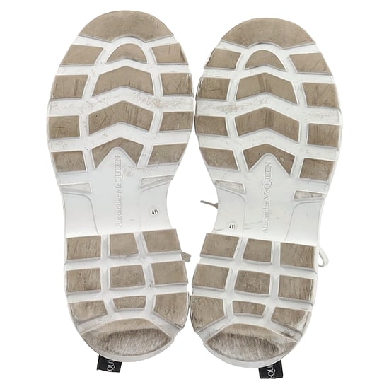 Alexander McQueen Tread Slick Sneakers aus schwarzem Wildleder - Image 6