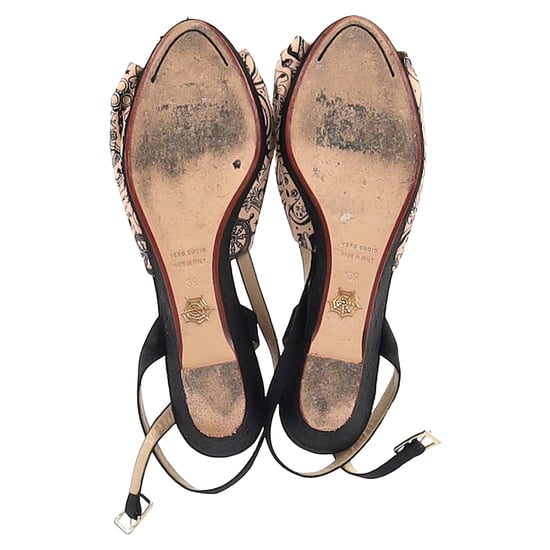 Charlotte Olympia Bedruckte Schleifen-Wedge-Sandalen aus Pfirsichsatin - Image 6