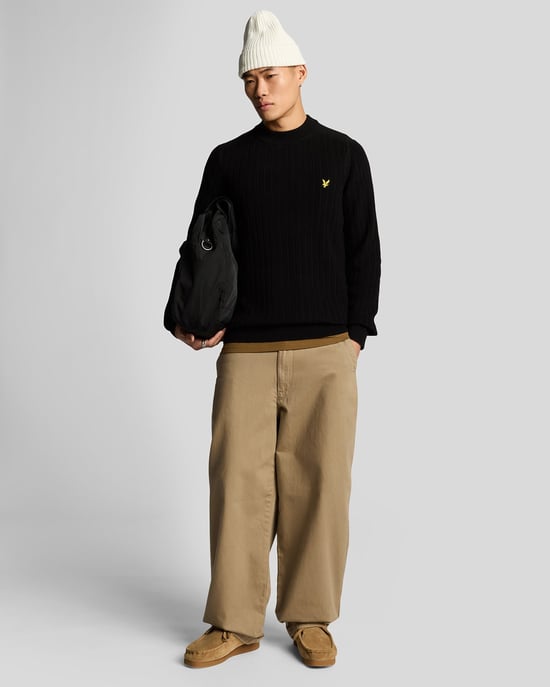 Lyle & Scott Gerippter Pullover mit Stehkragen - Schwarz - Image 2