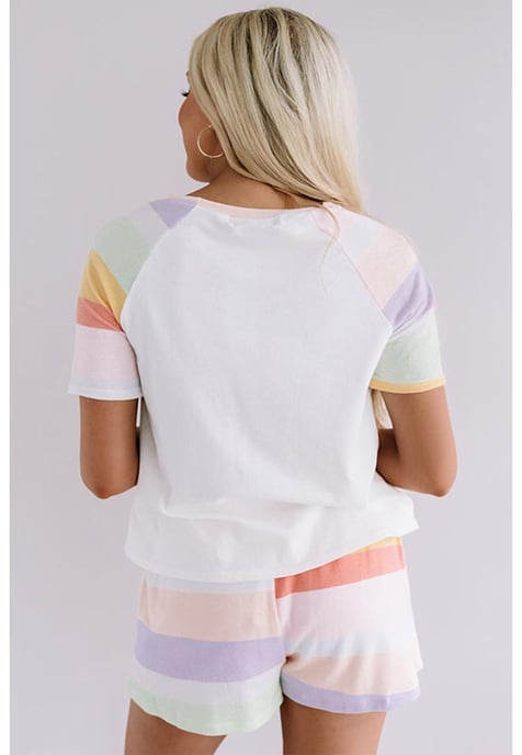 Weißes T-Shirt und Shorts Set mit Regenbogenstreifen - Image 4