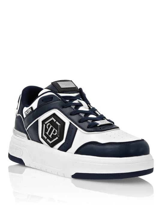 Sneaker Predator - Image 1