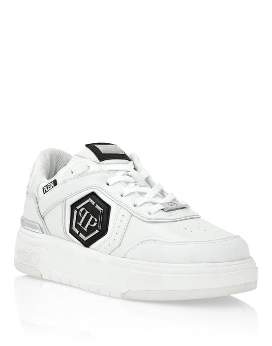 Sneaker Predator - Image 1