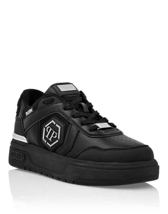 Sneaker Predator - Image 1