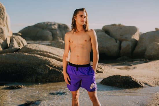 GUGGEN Mountain Herren-Badeshorts mit Streifenmuster - Lila - Image 4