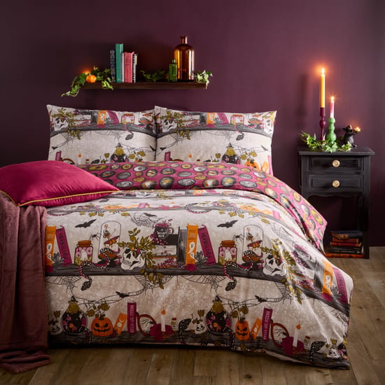 Furn Hexen Geschichten Bedrucktes Wendebettwäsche-Set - Image 1