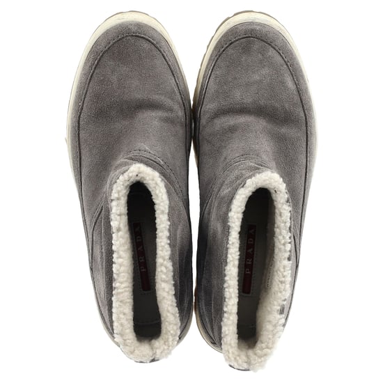 Prada Winterstiefeletten mit Lammfellfutter aus grauem Wildleder - Image 3
