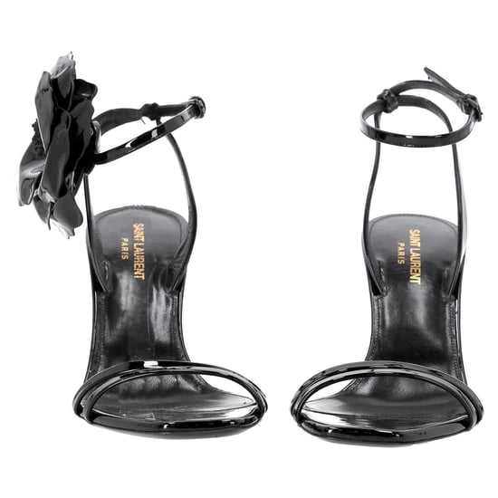 Saint Laurent Amber Flower-Corsage-Sandalen aus schwarzem Lackleder - Image 3