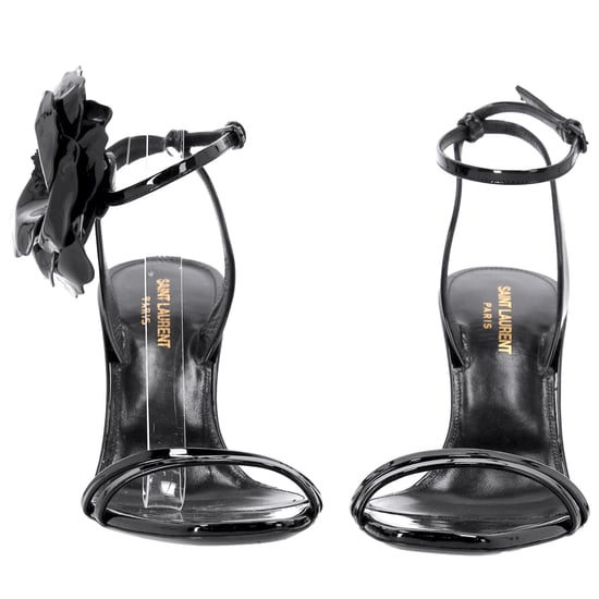 Saint Laurent Amber Flower-Corsage-Sandalen aus schwarzem Lackleder - Image 5