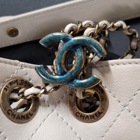 Chanel CC Paris-Rome Schultertasche aus weißem Leder - Image 5
