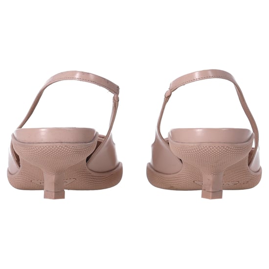 Prada Spazzolato Dreieck-Logo Spitz-Capri 45mm Slingback-Pumps aus beigem Leder - Image 4