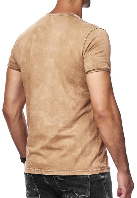 Oil-Washed T-Shirt mit Seitlicher Knopfleiste und Prints - Image 5