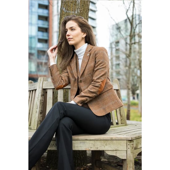 Oak Brown 2-teiliges Set aus Tweed-Blazer und Weste für Damen im Fischgrätenmuster - Image 4