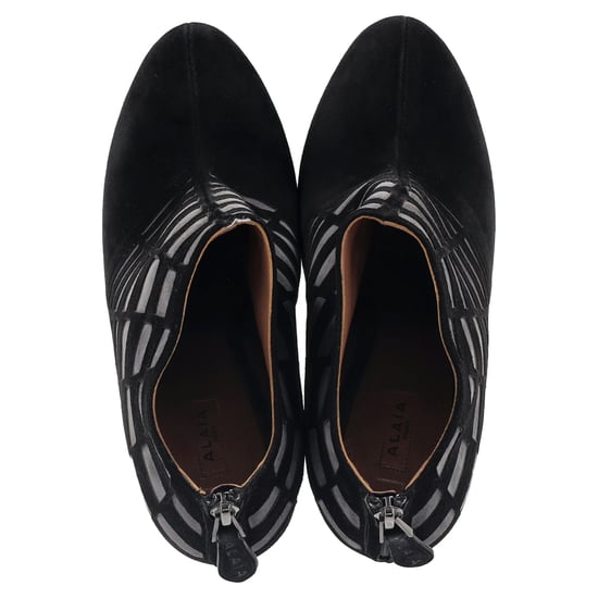 Alaïa – Lasergeschnittene Plateau-Stiefeletten aus schwarzem Wildleder - Image 3