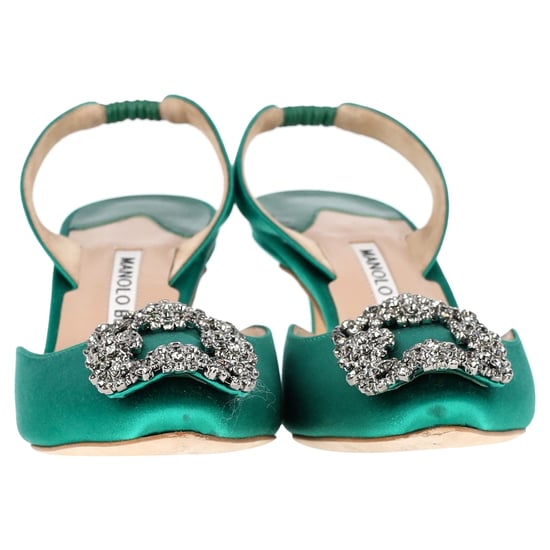 Manolo Blahnik Hangisi70 verzierte Slingback-Pumps aus grünem Satin - Image 2