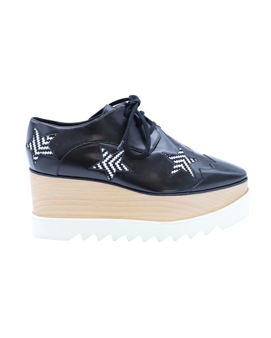 Stella McCartney – Elyse Star – Plateau-Derby mit Schnürung aus schwarzem Leder - Image 1
