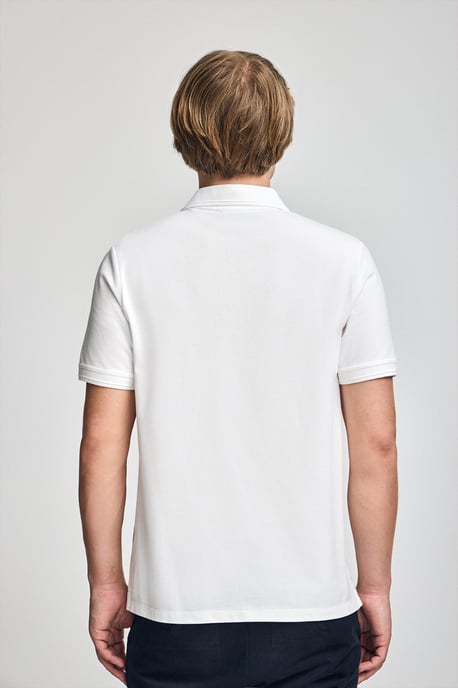 Kurzärmliges Poloshirt weiß mit drei Knöpfen und Rigby Go Logo - Image 2