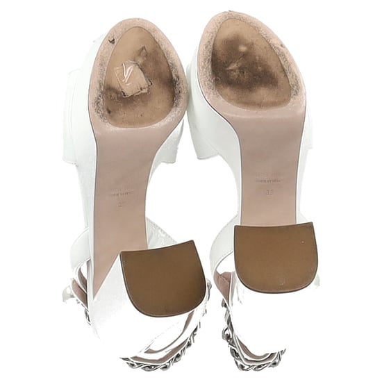 Miu Miu Plateau-Sandalen mit Knöchelriemen aus weißem Lackleder - Image 4