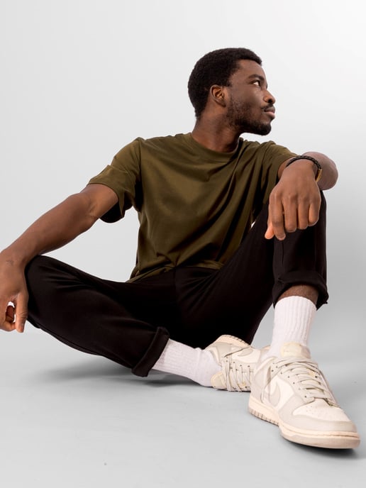 Übergroßes T-Shirt – Oliv - Image 2