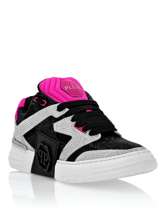 Low-Top Sneaker - Image 1