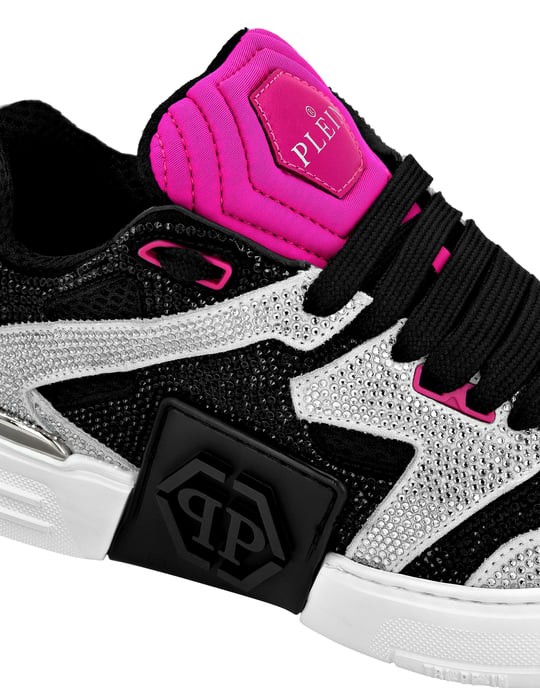Low-Top Sneaker - Image 4