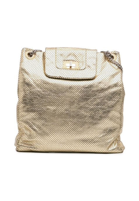Perforierte Tasche aus zerknistertem Metallic-Leder mit Kettengliederriemen - Image 1