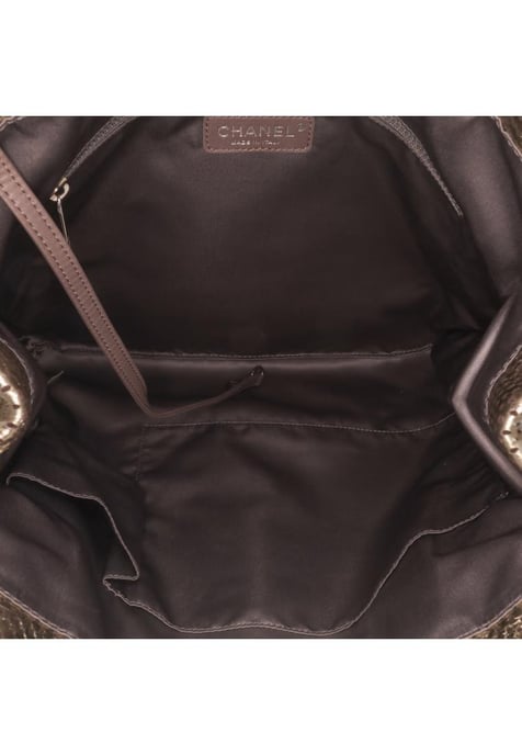 Perforierte Tasche aus zerknistertem Metallic-Leder mit Kettengliederriemen - Image 4