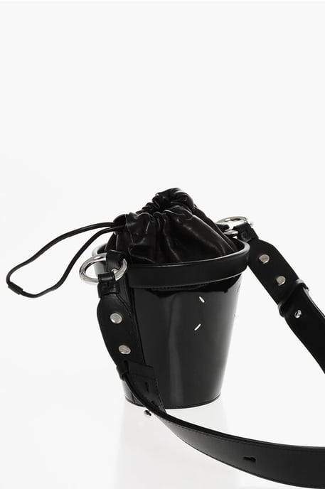 Bucket Bag aus Lackleder mit verstellbarem Schultergurt in Schwarz - Image 2