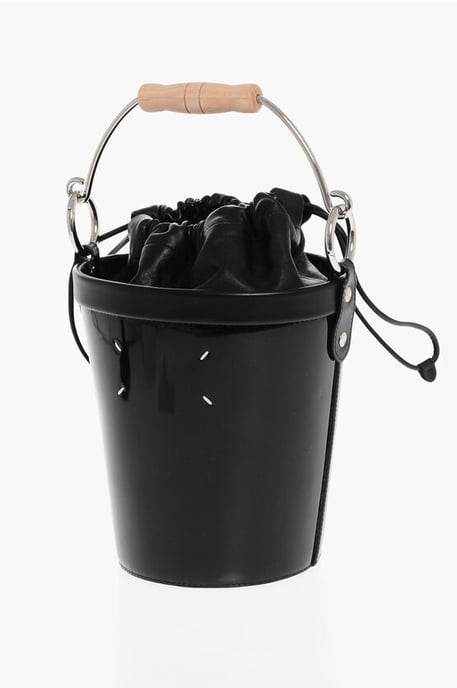 Bucket Bag aus Lackleder mit Holzgriff in Schwarz - Image 2