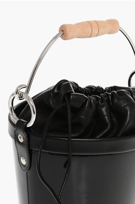 Bucket Bag aus Lackleder mit Holzgriff in Schwarz - Image 3
