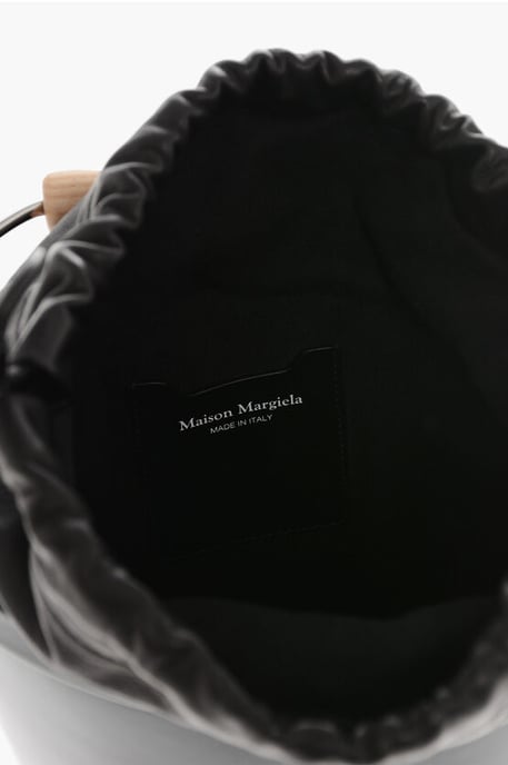 Bucket Bag aus Lackleder mit Holzgriff in Schwarz - Image 4