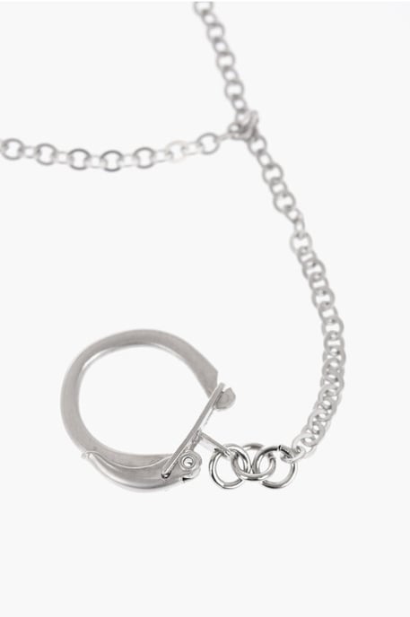 MM6 Pins mit Sicherheitsnadeln und Kettendesign in Silber - Image 2