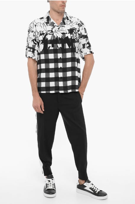 Doppelt gemustertes Hemd im Boxy Fit in Schwarz und Weiß - Image 4