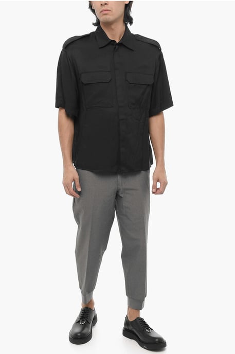 Kurzärmliges Loose Fit Hemd mit doppelter Brusttasche in Schwarz - Image 4