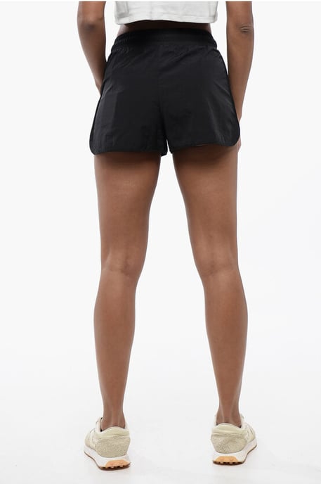 Nylon-Shorts CRISPY mit seitlichem Mesh-Band in Schwarz - Image 2