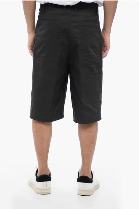 Shorts aus Baumwollmischung mit vielen Taschen und Gürtelschlaufen in Schwarz - Image 4