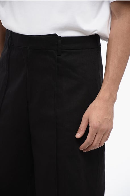 Chino-Shorts aus Stretch-Baumwolle mit Gürtelschlaufen in Schwarz - Image 2