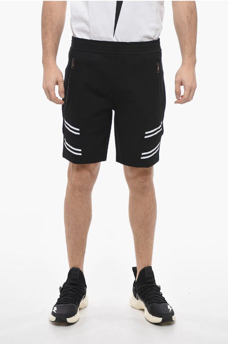 Low-Waist Loose Fit VARSITY Shorts mit elastischen Einsätzen in Schwarz - Image 1
