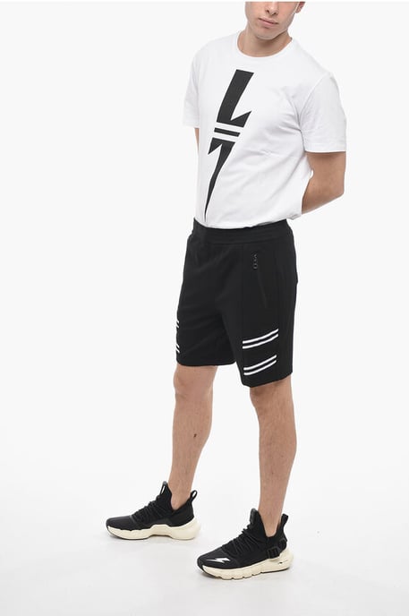 Low-Waist Loose Fit VARSITY Shorts mit elastischen Einsätzen in Schwarz - Image 4