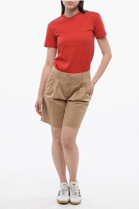 Doppelt plissierte Shorts aus Stretch-Baumwolle mit Gürtelschlaufen in Beige - Image 4