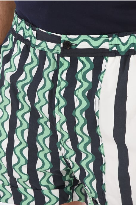 Box Fit Shorts in Weiß, Grün - Image 3