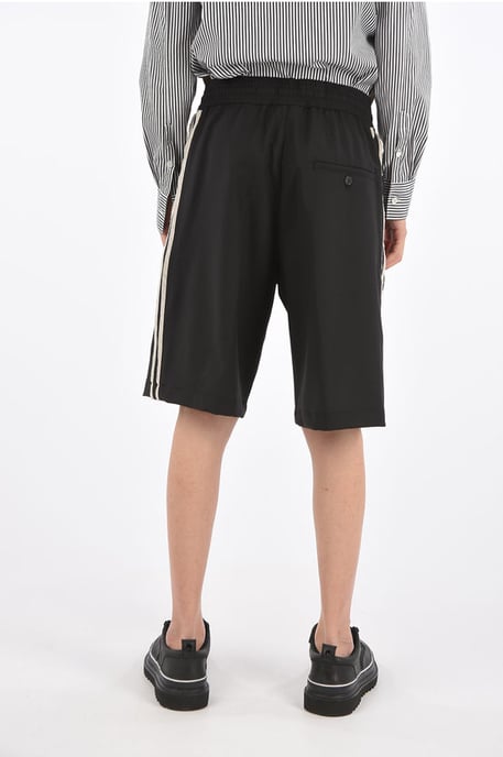 Shorts mit Kordelzug in Schwarz - Image 2