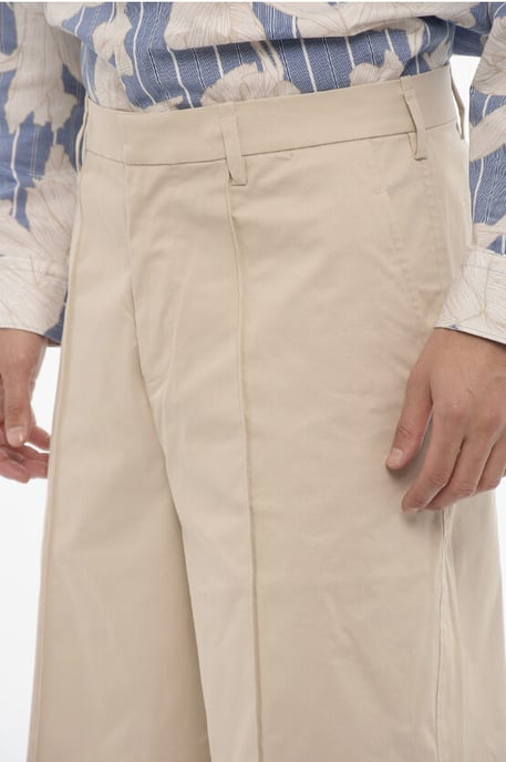 Einfarbige Straight Fit Bermuda in Beige - Image 2