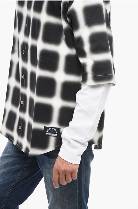 Baumwollhemd mit Druckknöpfen und BLURRED CHECK in Schwarz und Weiß - Image 3