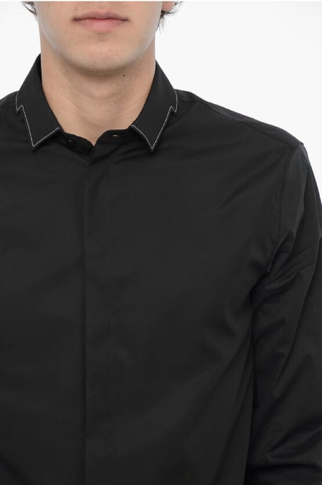 Slim Fit CUT OUT BOLT Hemd mit versteckter Knopfleiste in Schwarz - Image 3
