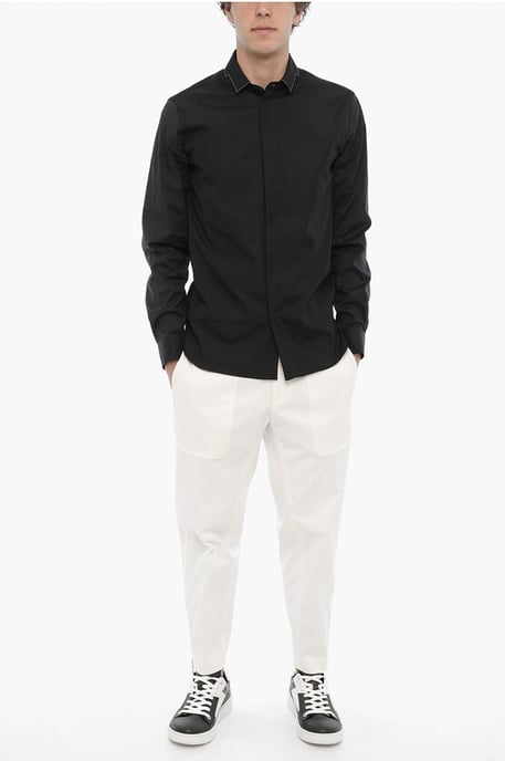 Slim Fit CUT OUT BOLT Hemd mit versteckter Knopfleiste in Schwarz - Image 4