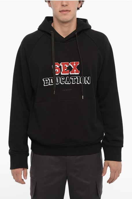 Bequemer Baumwoll-SEX-EDUCATION-Hoodie in Schwarz - Image 1